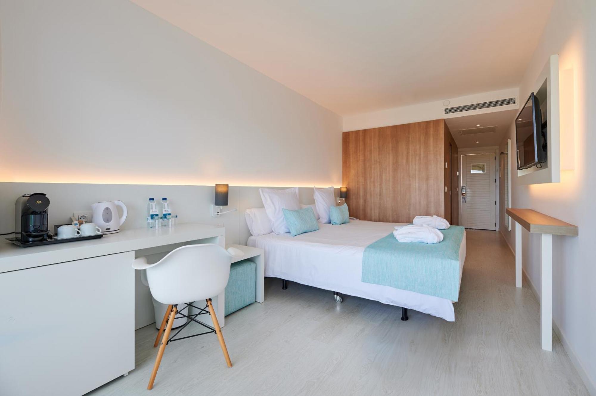 Отель Aluasoul Carolina - Adults Only Фонт-де-Са-Кала Экстерьер фото