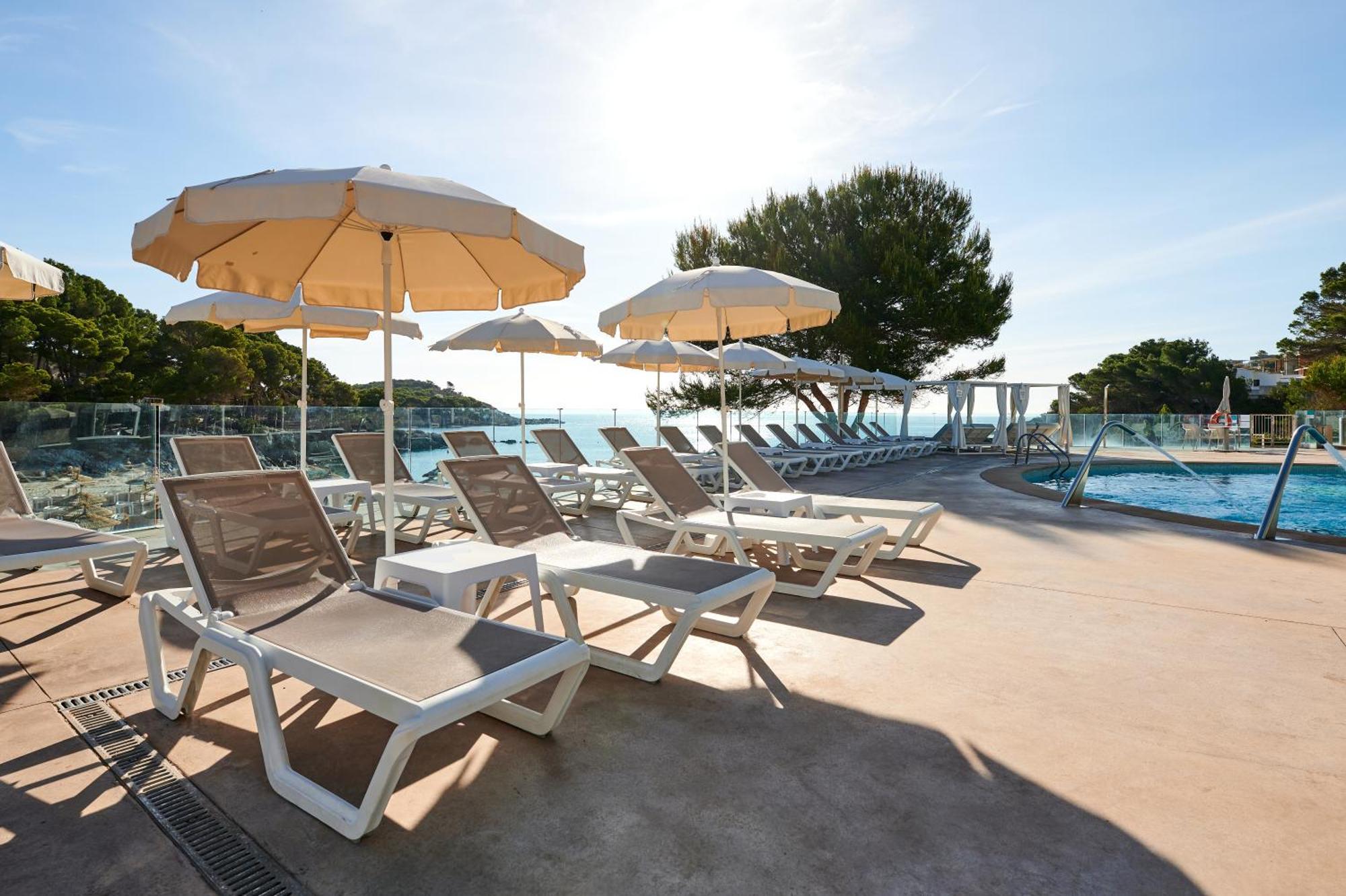 Отель Aluasoul Carolina - Adults Only Фонт-де-Са-Кала Экстерьер фото